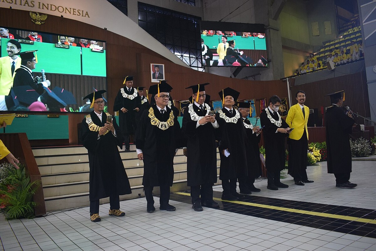 graduation ceremony university