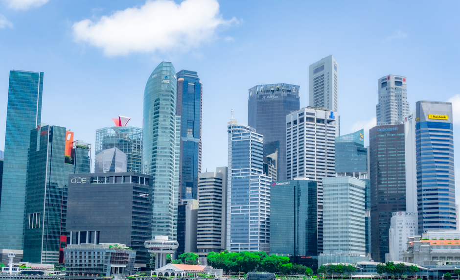 Discover the iconic skyline of Singapore featuring modern skyscrapers and architectural marvels.