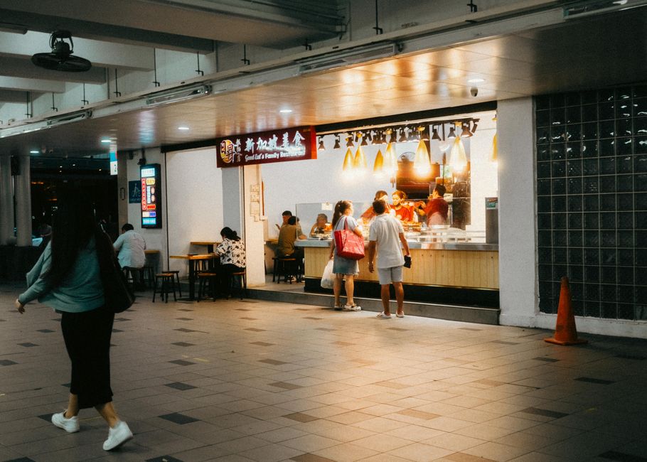 Vibrant street food scene at night in Singapore's Tanjong Pagar neighborhood.